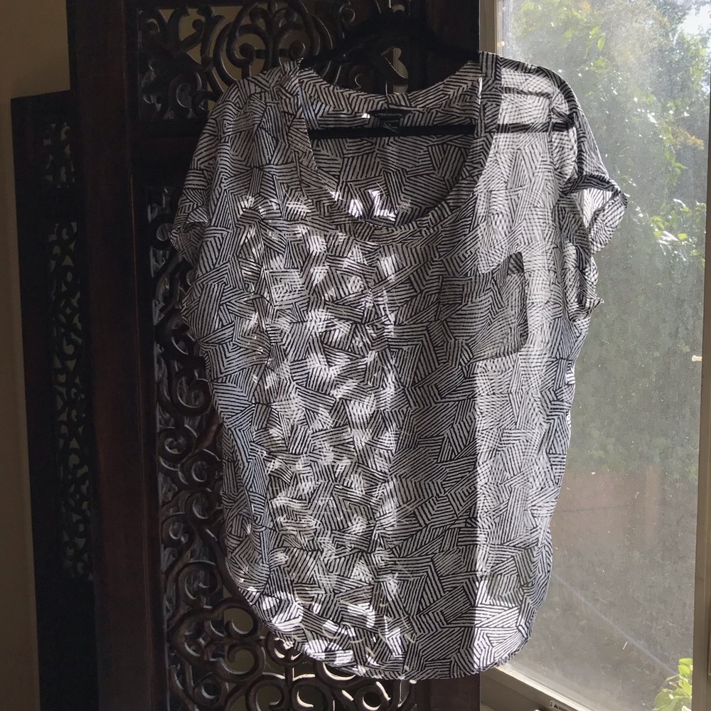 🐚 Moda International Black and White Top